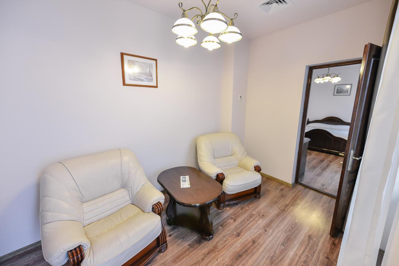 Le Petit Paris Otel Kaloşvar Dış mekan fotoğraf