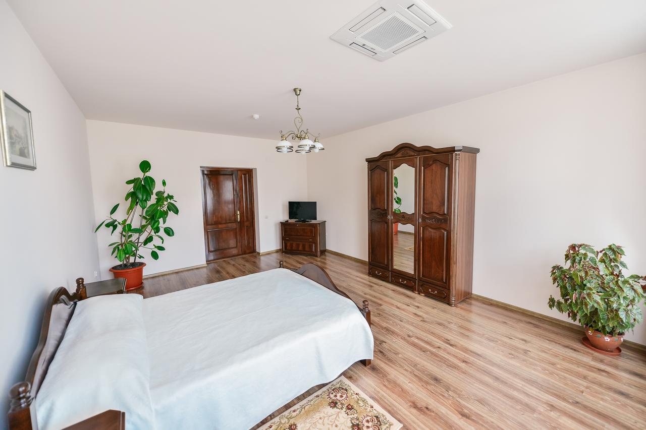 Le Petit Paris Otel Kaloşvar Dış mekan fotoğraf