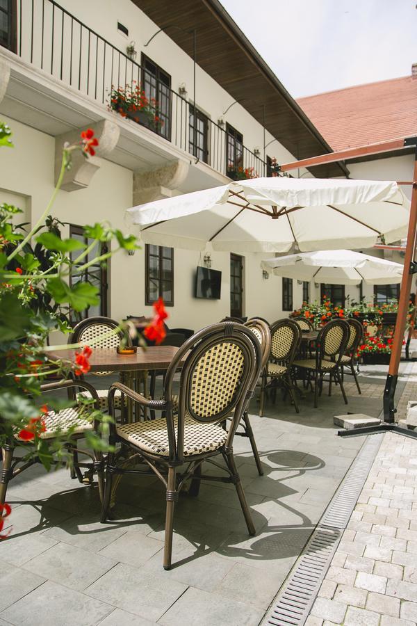 Le Petit Paris Otel Kaloşvar Dış mekan fotoğraf