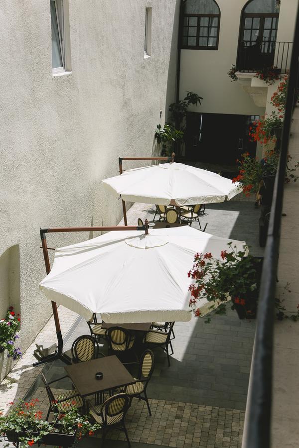 Le Petit Paris Otel Kaloşvar Dış mekan fotoğraf
