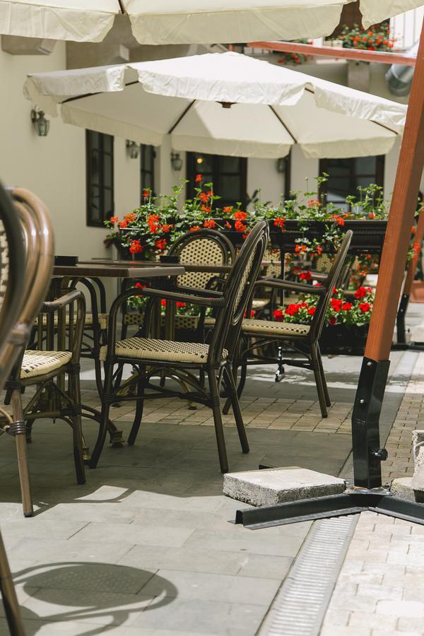 Le Petit Paris Otel Kaloşvar Dış mekan fotoğraf
