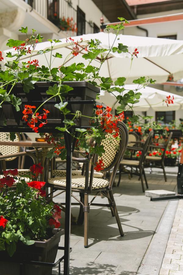 Le Petit Paris Otel Kaloşvar Dış mekan fotoğraf